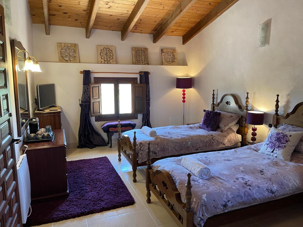 Grapevine Manor Monovar Quarto foto